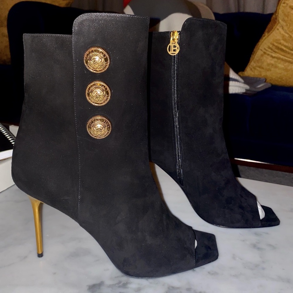 Size 40 (9.5) Black Suede Balmain Heels